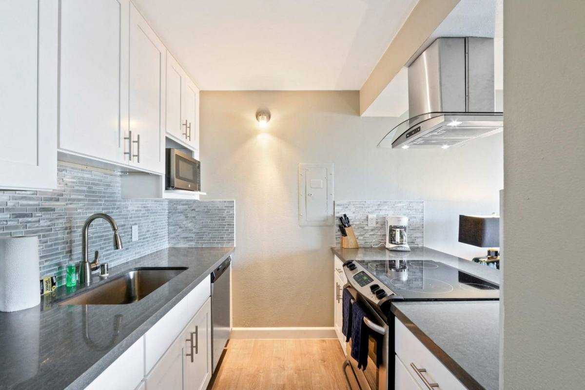 Apartment for rent at 415 Washington Blvd, Marina Del Rey, CA 90292