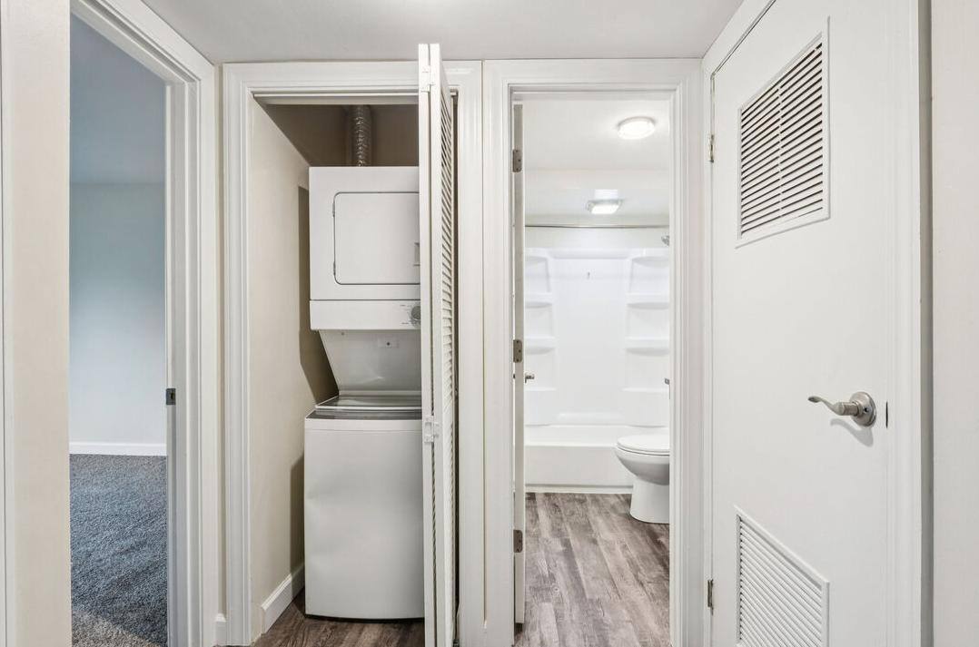 Apartment for rent at 128 W Woodstock St, Crystal Lake, IL 60014
