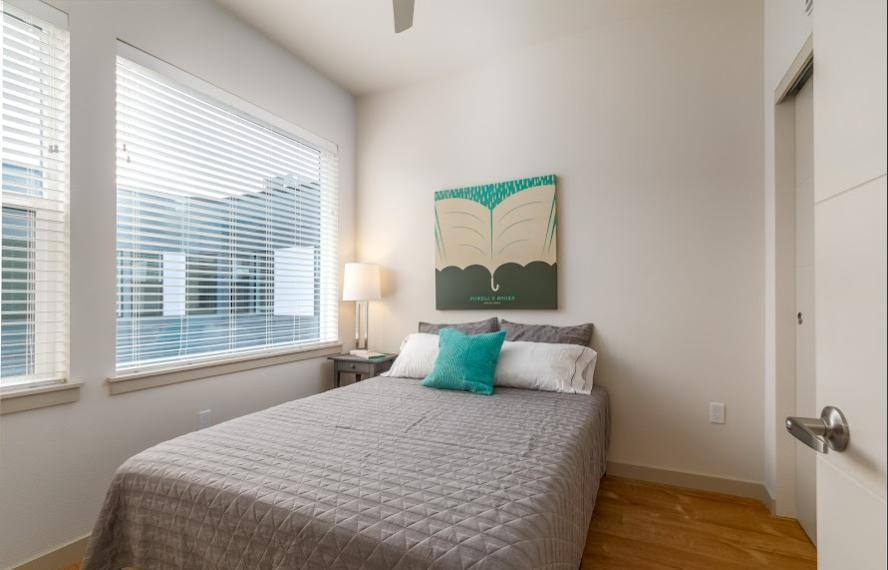 Apartment for rent at Hawthorne's First Addition, 2821 NE Everett St, Portland, OR 97232