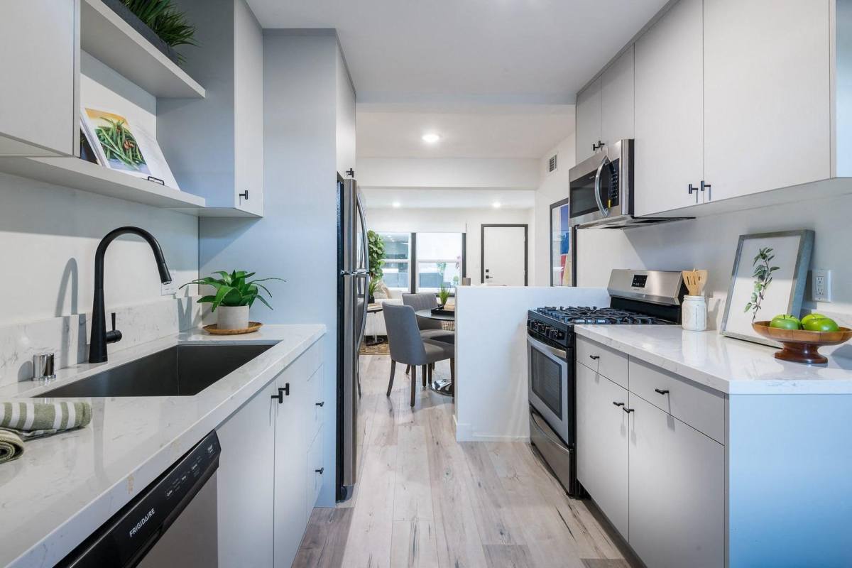 Apartment for rent at 262 N Los Robles Ave, Pasadena, CA 91101