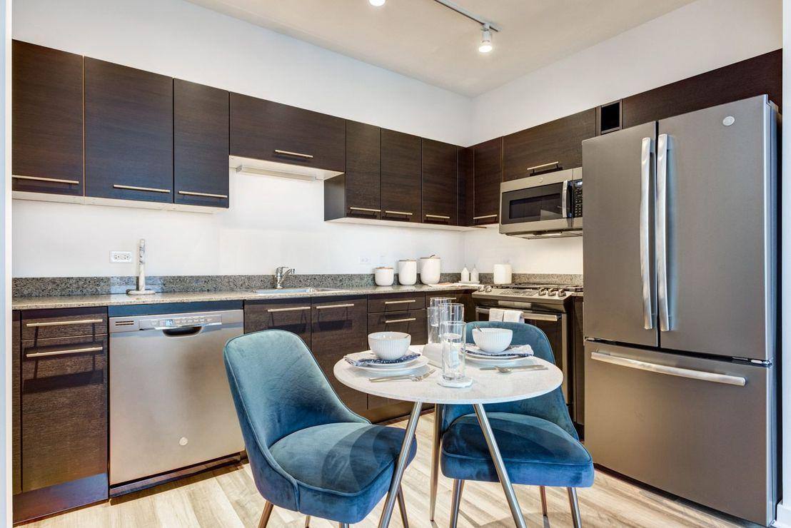 Apartment for rent at 840 W Blackhawk St, Chicago, IL 60642