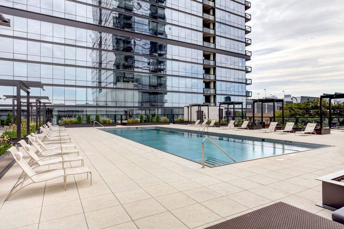 Apartment for rent at 840 W Blackhawk St, Chicago, IL 60642