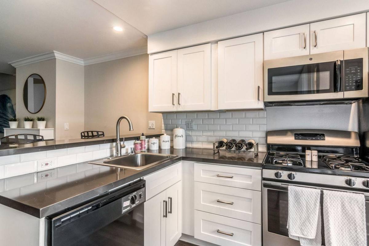 Apartment for rent at Woodmere, 3700 S Sepulveda Blvd, Los Angeles, CA 90034