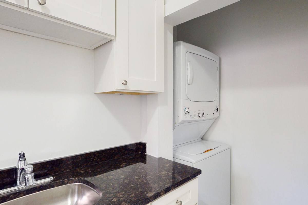 Apartment for rent at 5401 S Woodlawn Ave, Chicago, IL 60615