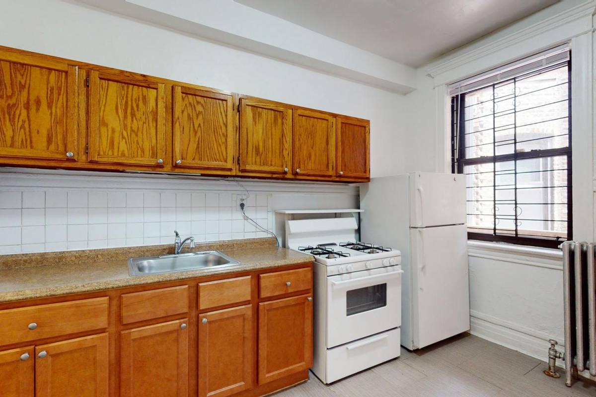 Apartment for rent at 5401 S Woodlawn Ave, Chicago, IL 60615