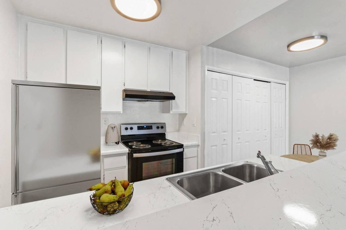 Apartment for rent at 18540 Collins St, Tarzana, CA 91356