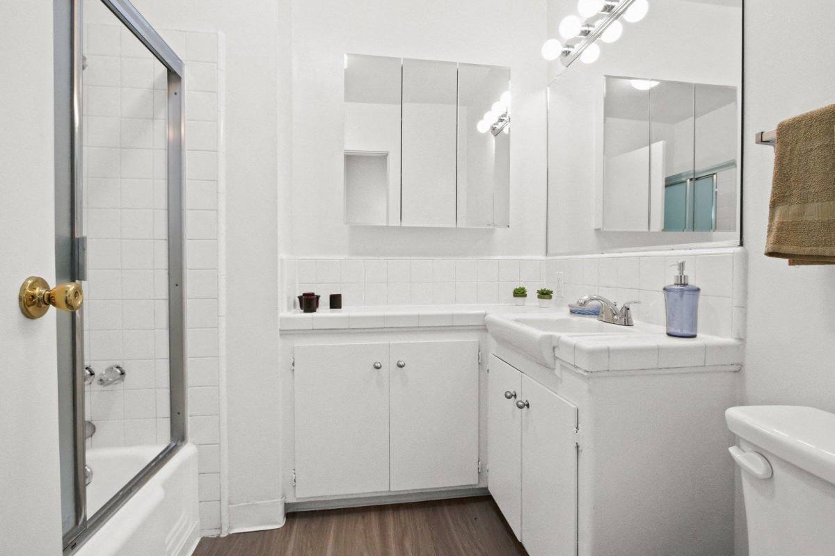 Apartment for rent at Royal Sepulveda, 6920 Sepulveda Blvd, Van Nuys, CA 91405