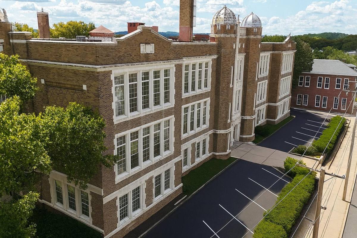 Apartment for rent at Franklin Manor, 400 Franklin St, Reading, PA 19611
