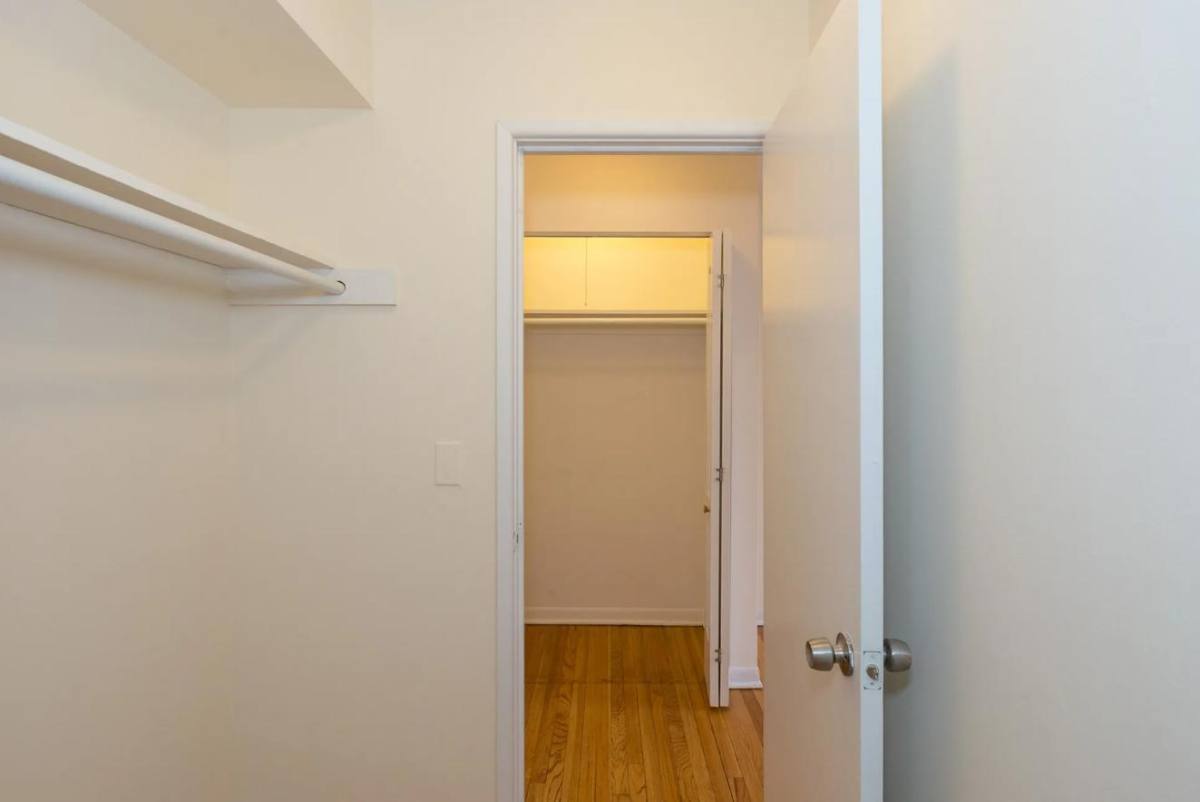 Apartment for rent at 424 W Oakdale Ave, Chicago, IL 60657