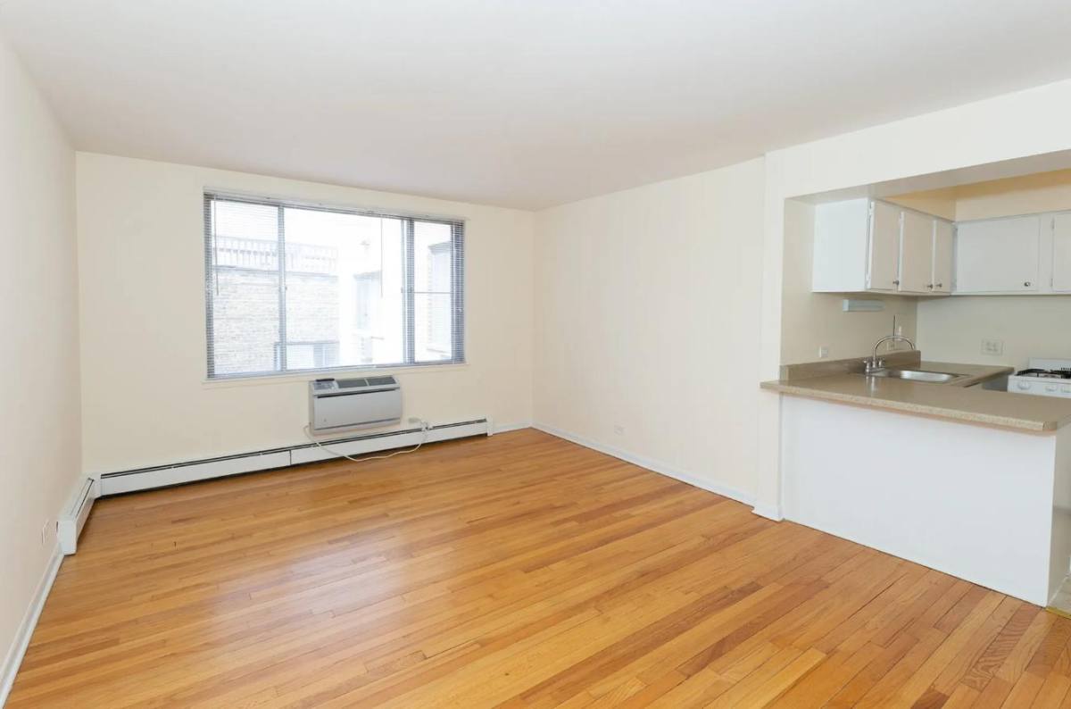 Apartment for rent at 424 W Oakdale Ave, Chicago, IL 60657