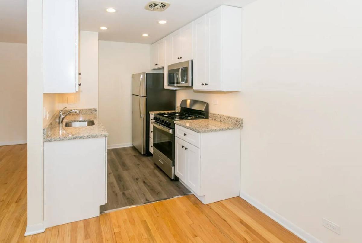 Apartment for rent at 424 W Oakdale Ave, Chicago, IL 60657