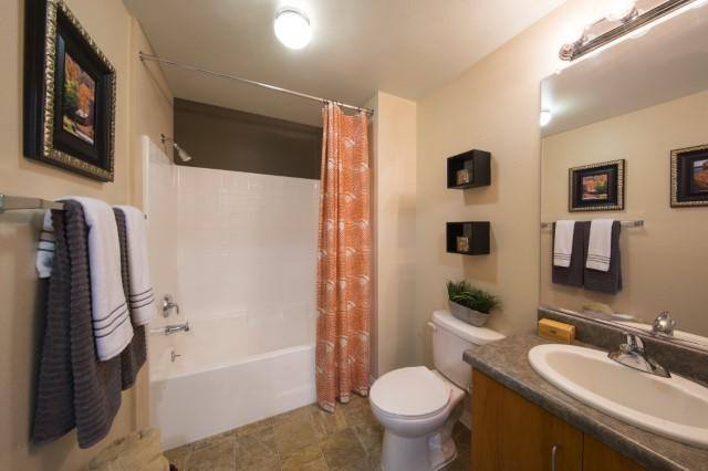 Apartment for rent at 4055 Redwood Ave, Marina Del Rey, CA 90292