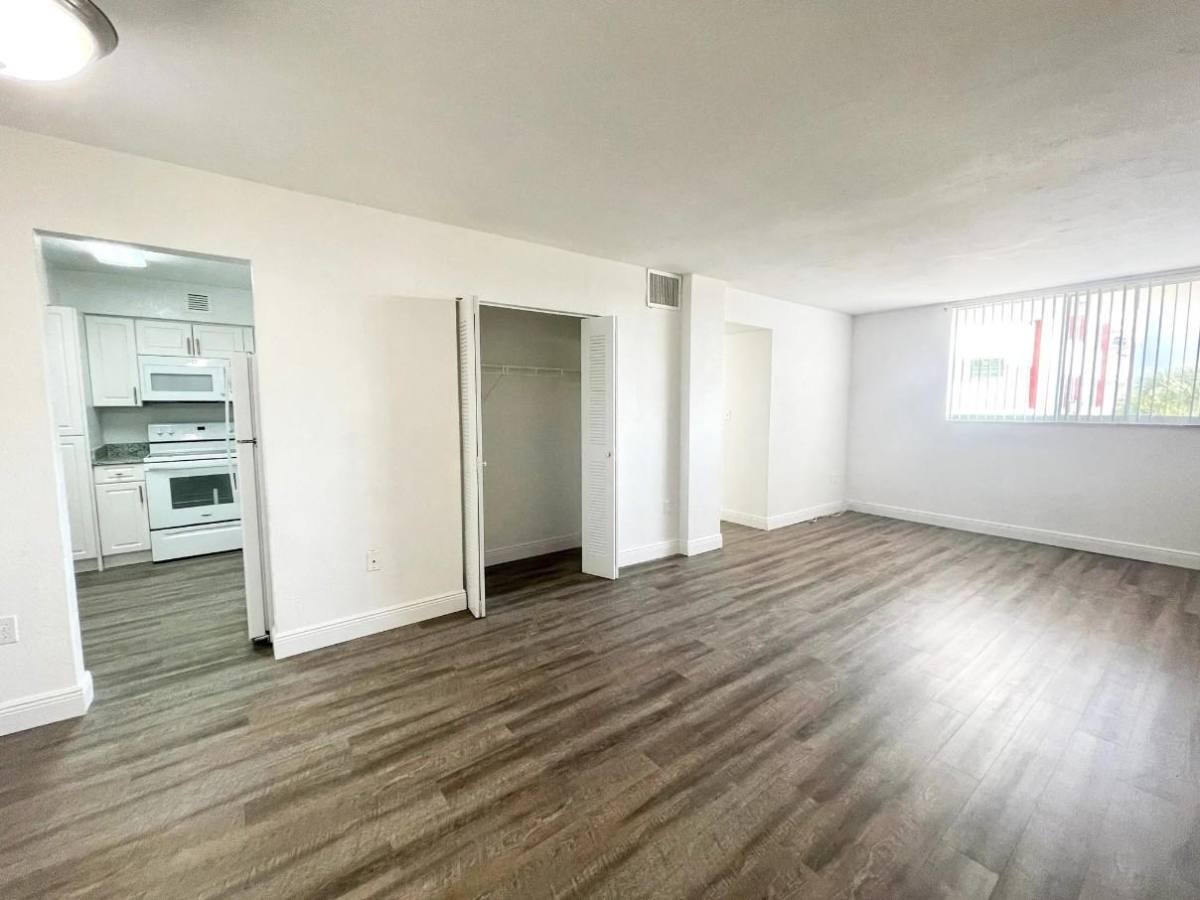 Apartment for rent at 999 NE 167th St, Miami, FL 33162