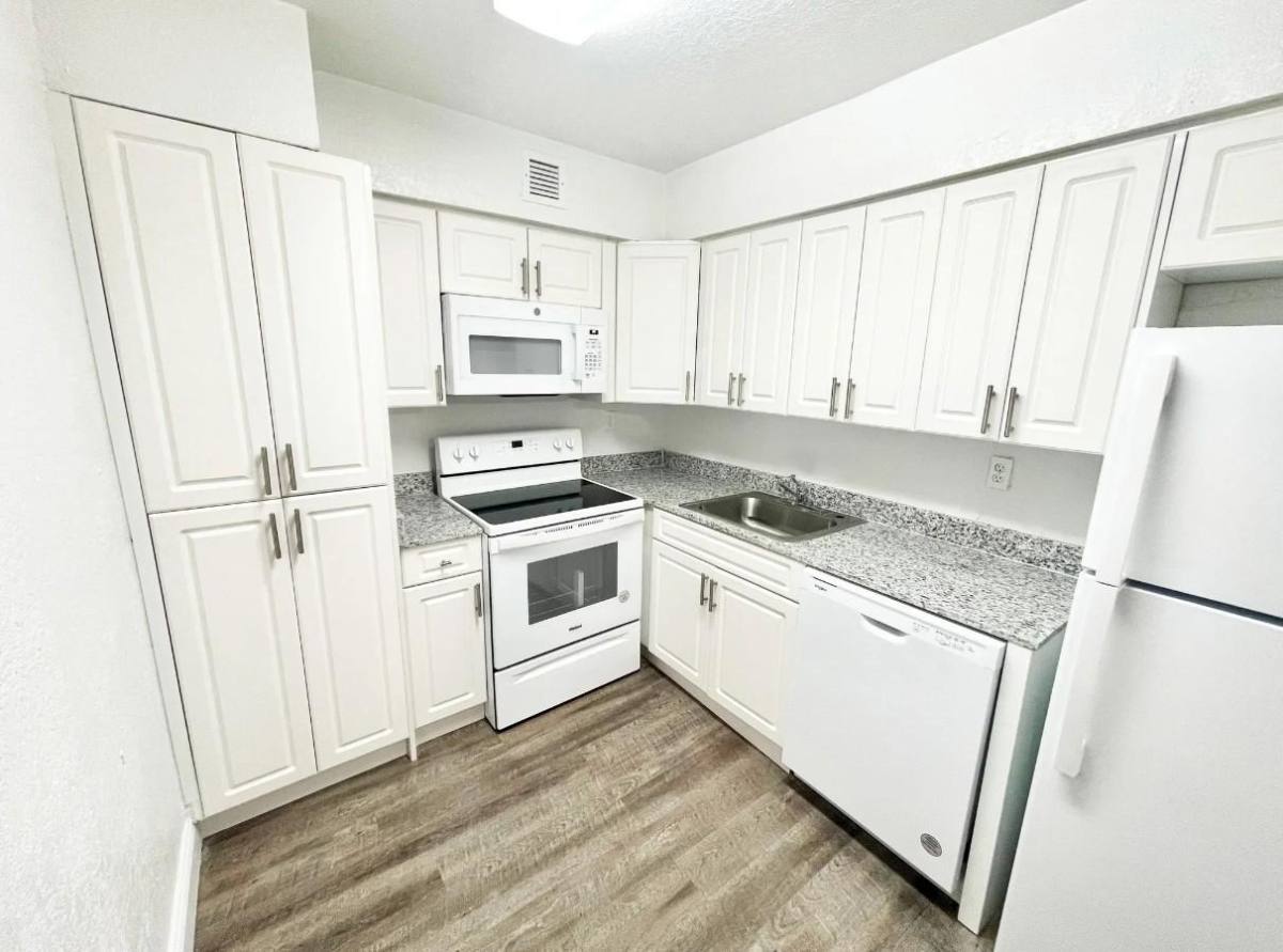 Apartment for rent at 999 NE 167th St, Miami, FL 33162