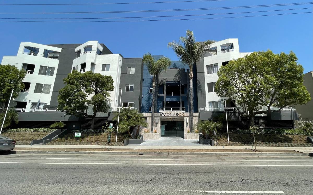 Apartment for rent at Pinetree Terrace, 7918 Reseda Blvd, Reseda, CA 91335