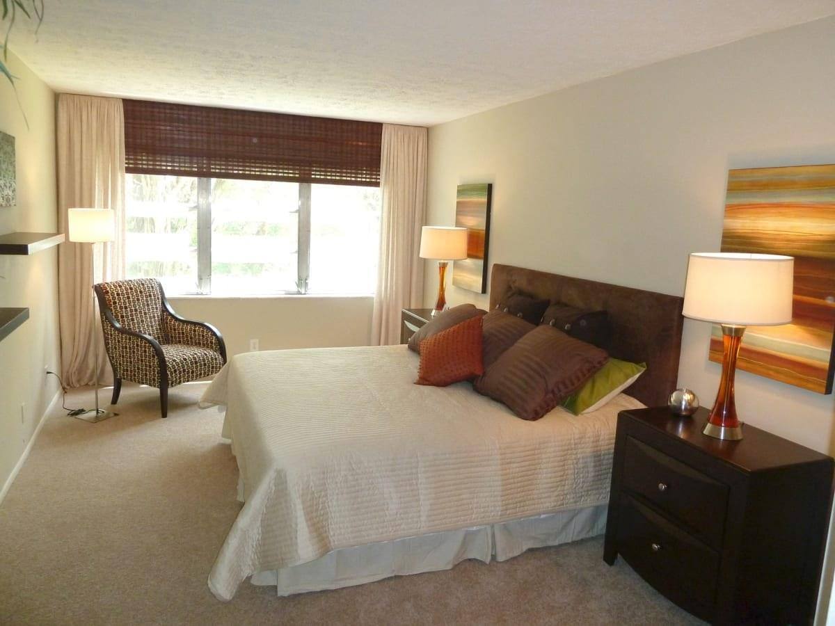 Apartment for rent at 3921 Crystal Lake Dr, Pompano Beach, FL 33064