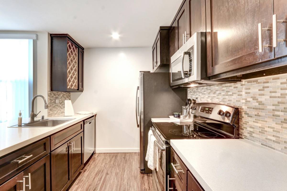 Apartment for rent at 15225 Victory Blvd, Van Nuys, CA 91411