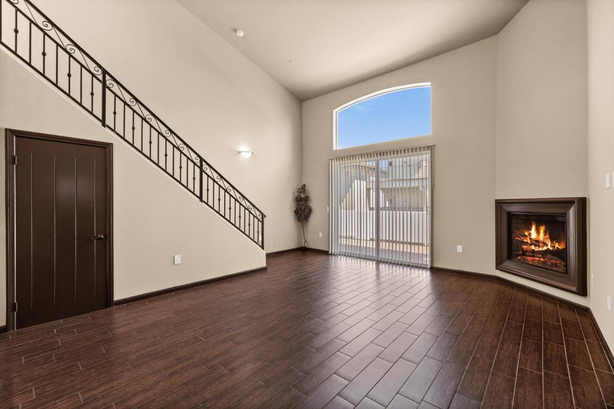 Apartment for rent at Le Blanc, 21501 Roscoe Blvd, Canoga Park, CA 91304