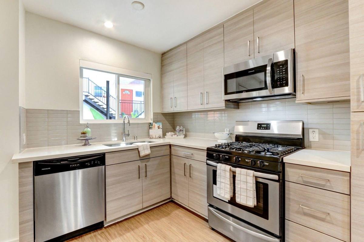 Apartment for rent at Citra Apartment Homes, 700 S 6th St, Burbank, CA 91501