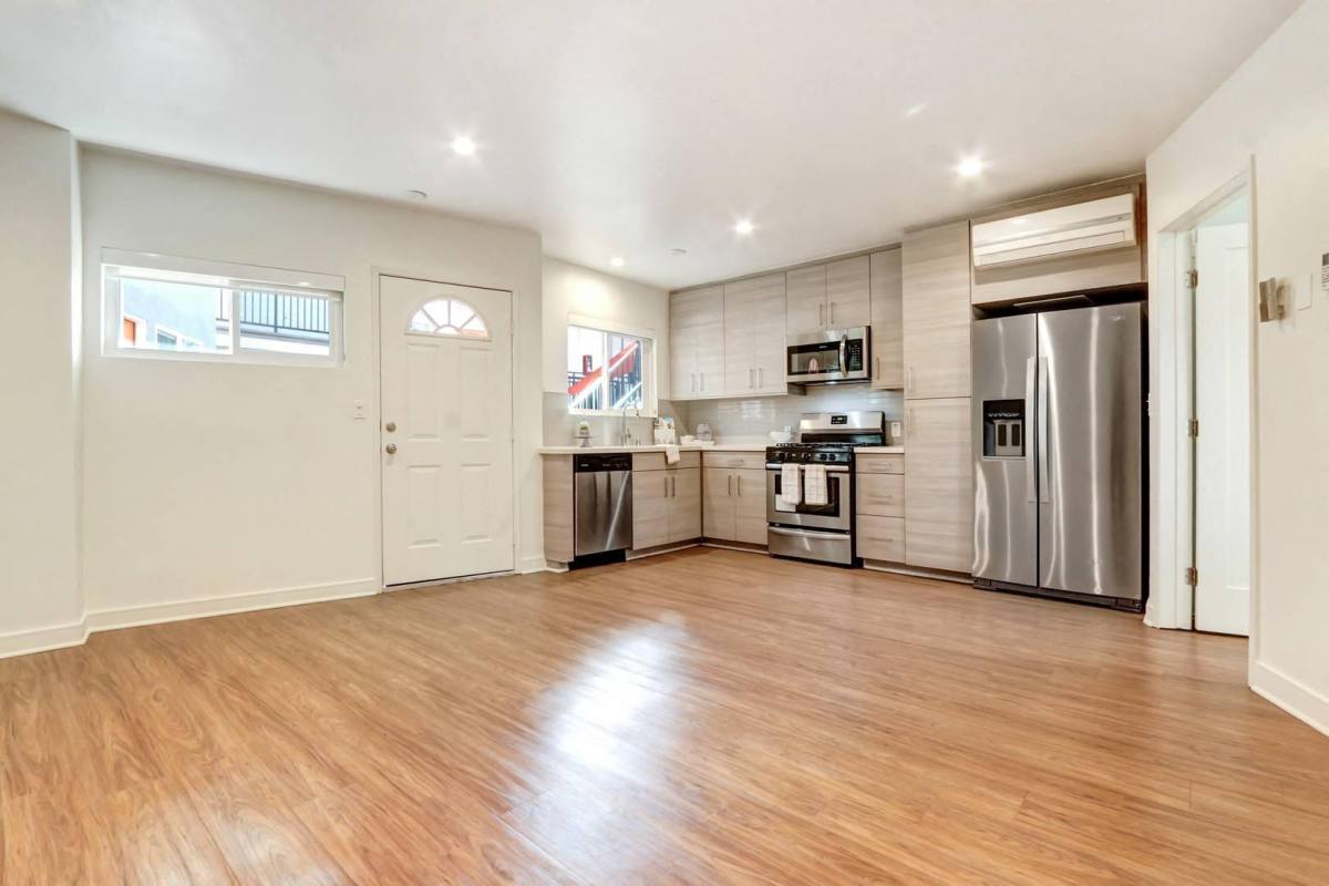 Apartment for rent at Citra Apartment Homes, 700 S 6th St, Burbank, CA 91501