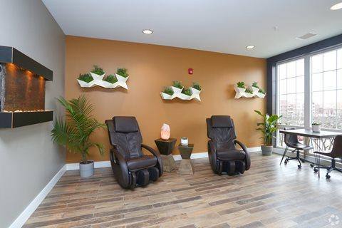 Apartment for rent at 5100 Forest Ave, Downers Grove, IL 60515