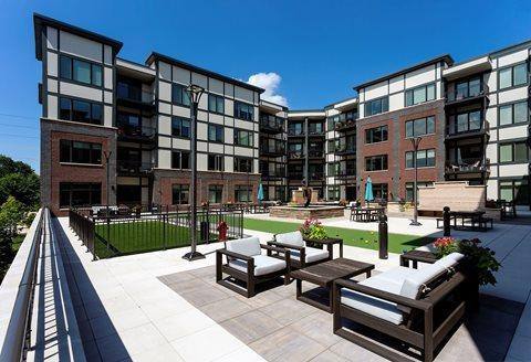 Apartment for rent at 5100 Forest Ave, Downers Grove, IL 60515