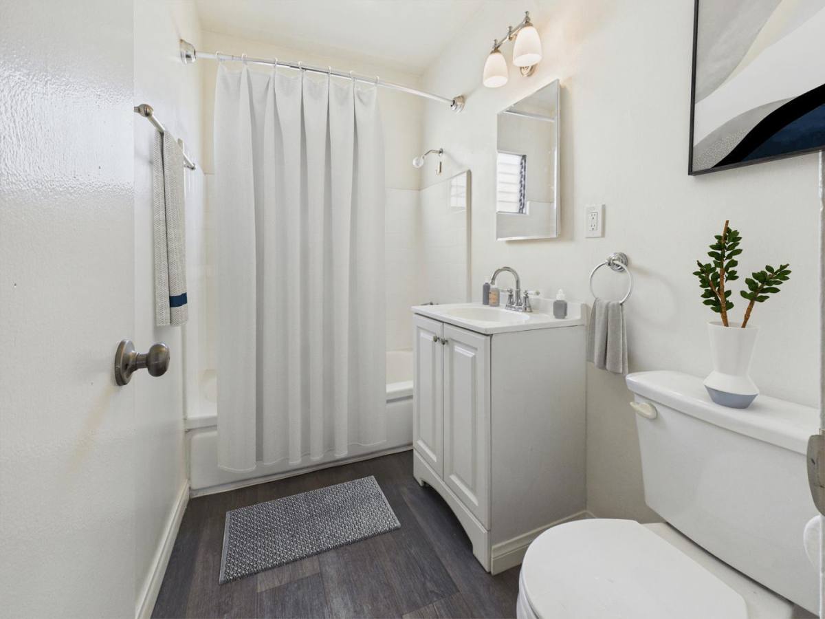 Apartment for rent at Palms Caribbean, 3258-3264 Overland Ave, Los Angeles, CA 90034