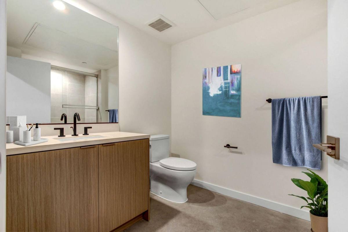 Apartment for rent at 1157 S Hoover St, Los Angeles, CA 90006