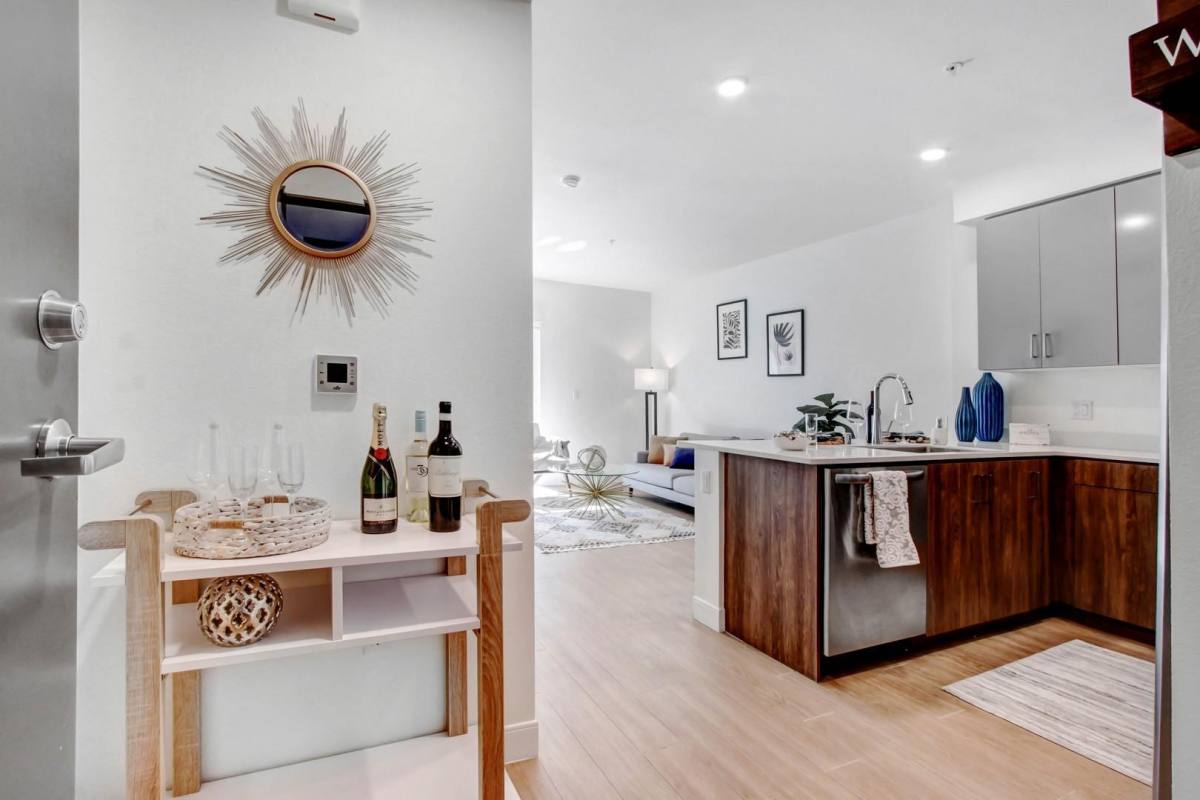 Apartment for rent at 6625 Reseda Blvd, Reseda, CA 91335