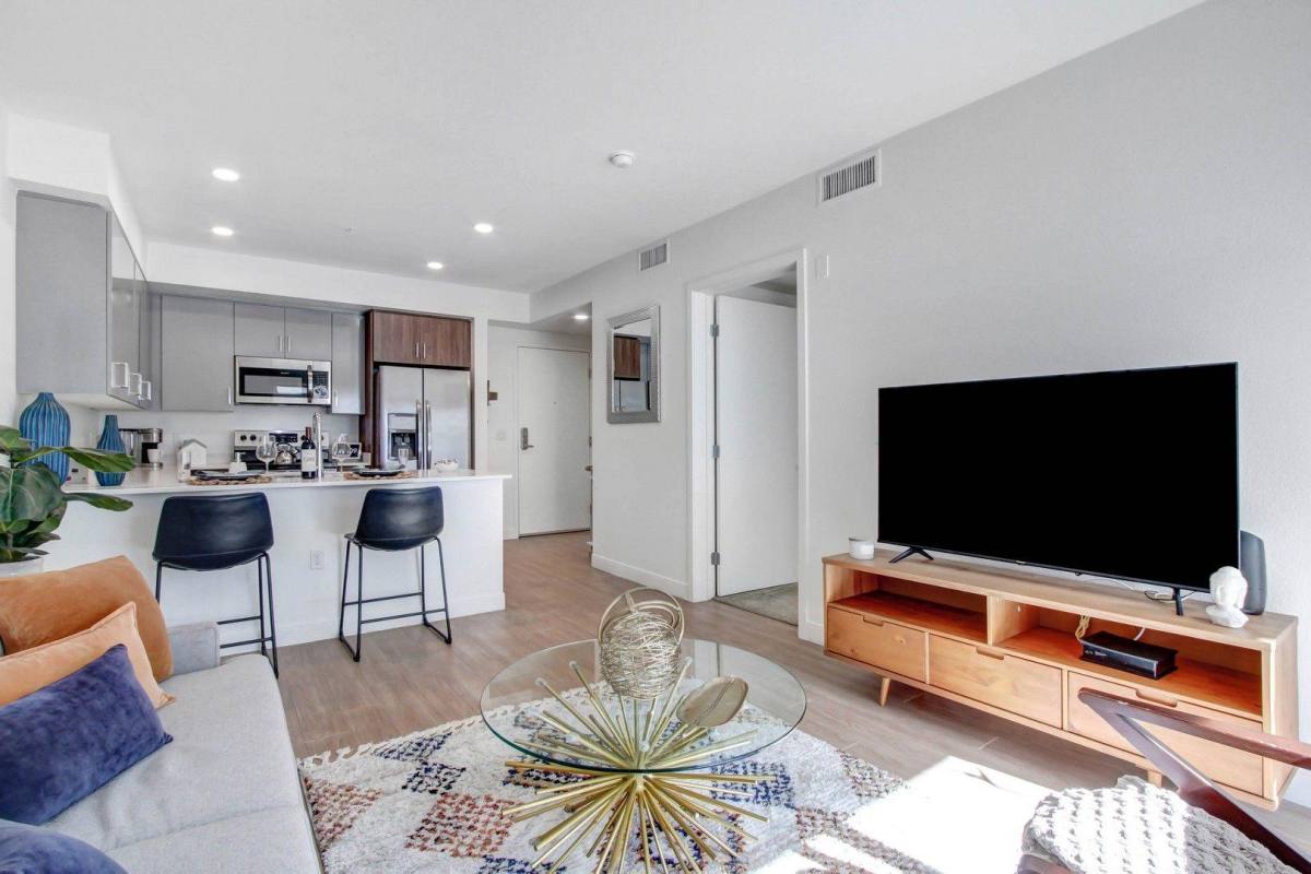 Apartment for rent at 6625 Reseda Blvd, Reseda, CA 91335