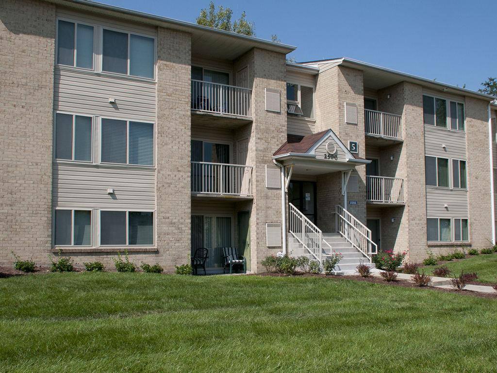 Apartment for rent at 2482 Lake Dr, Waldorf, MD 20601