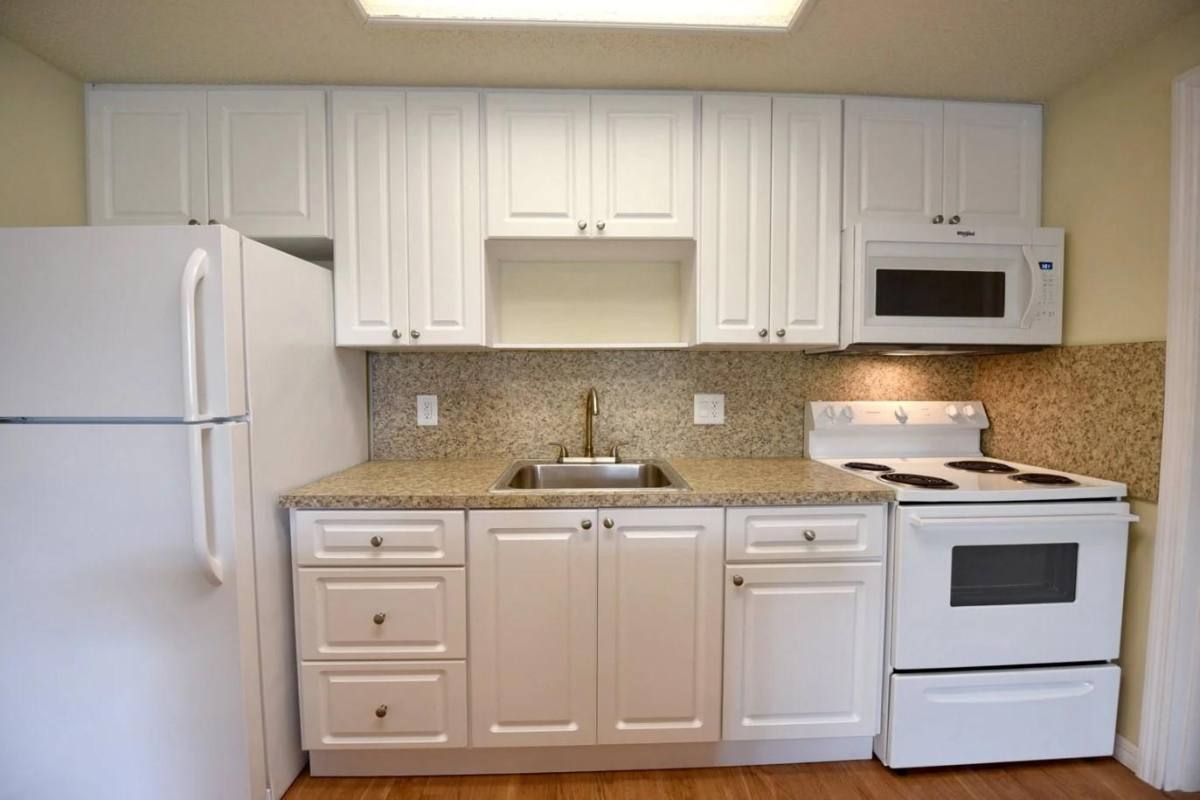 Apartment for rent at 1700 NE 8th St, Homestead, FL 33033