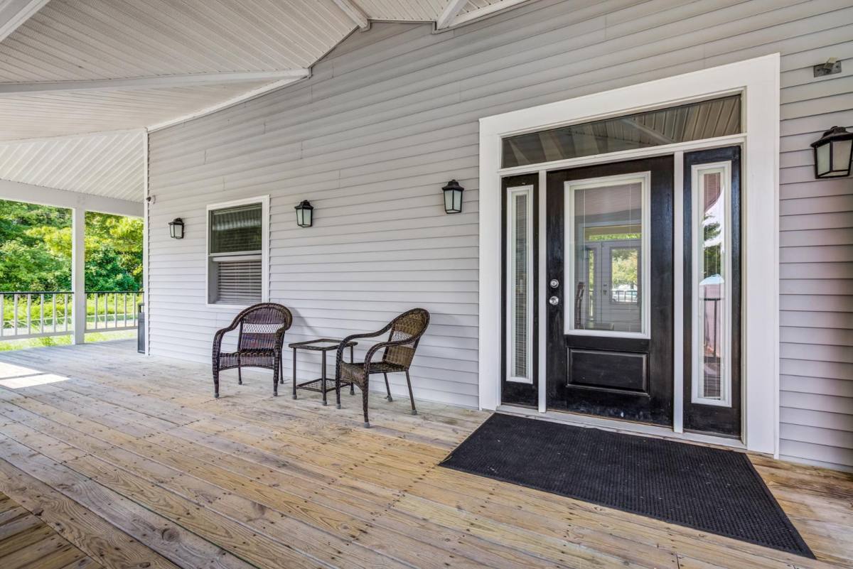 Apartment for rent at 1200 S Washington St, Easton, MD 21601