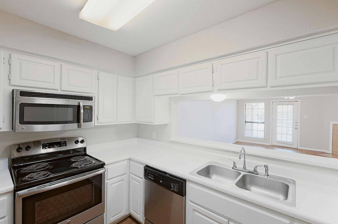 Apartment for rent at Arlington Hills, 3200 S Center St, Arlington, TX 76014