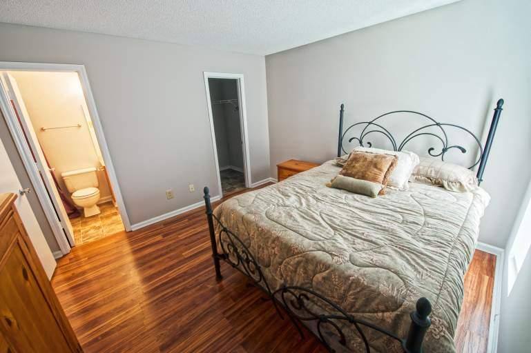 Apartment for rent at Vista Commons, 2728 Commonwealth Ave, Charlotte, NC 28205