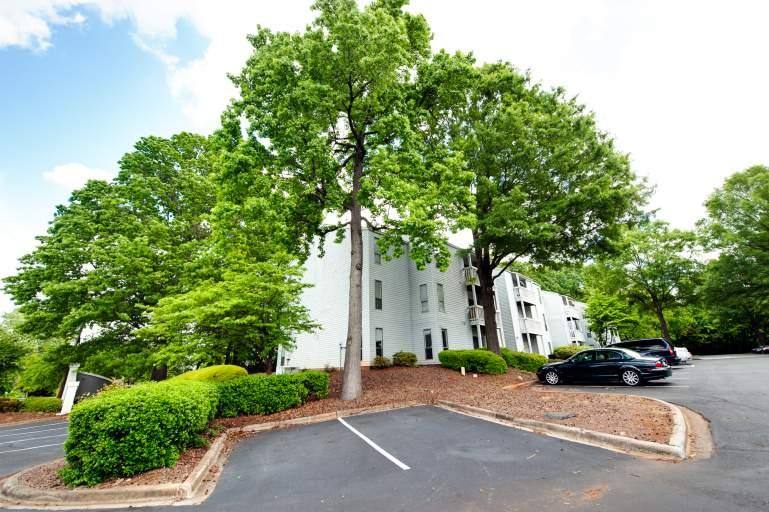 Apartment for rent at Vista Commons, 2728 Commonwealth Ave, Charlotte, NC 28205
