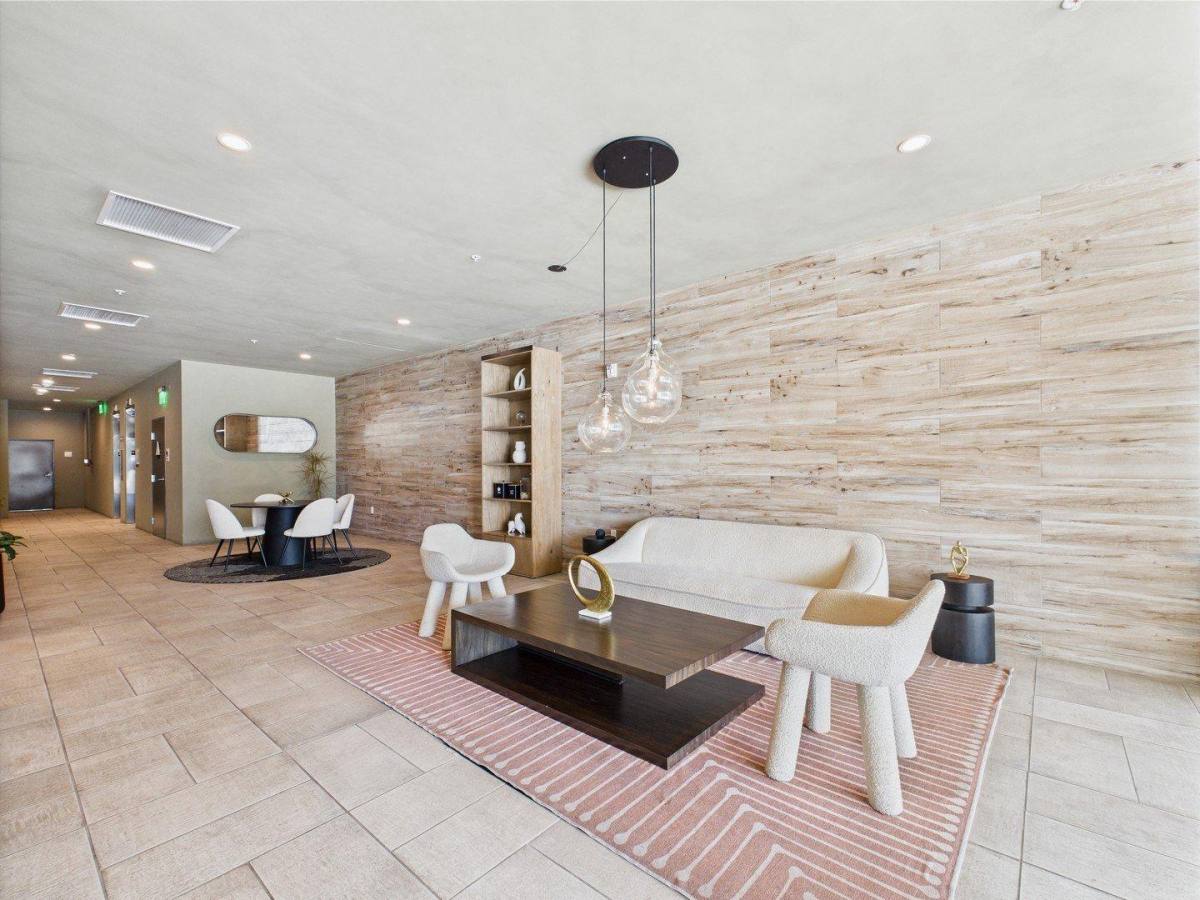 Apartment for rent at 5181 W Adams Blvd, Los Angeles, CA 90016