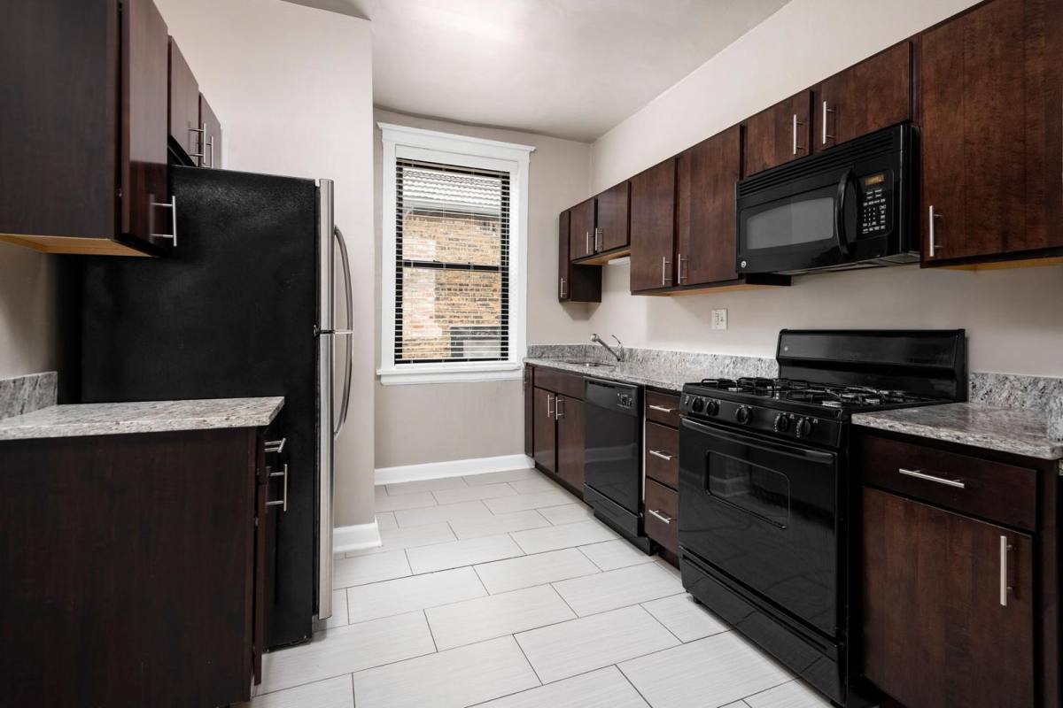 Apartment for rent at 725 W Irving Park Rd, Chicago, IL 60613