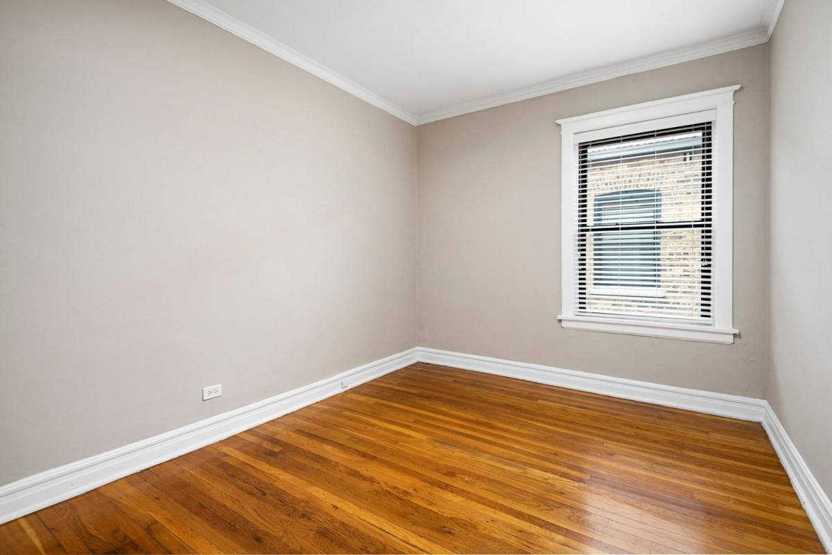 Apartment for rent at 725 W Irving Park Rd, Chicago, IL 60613