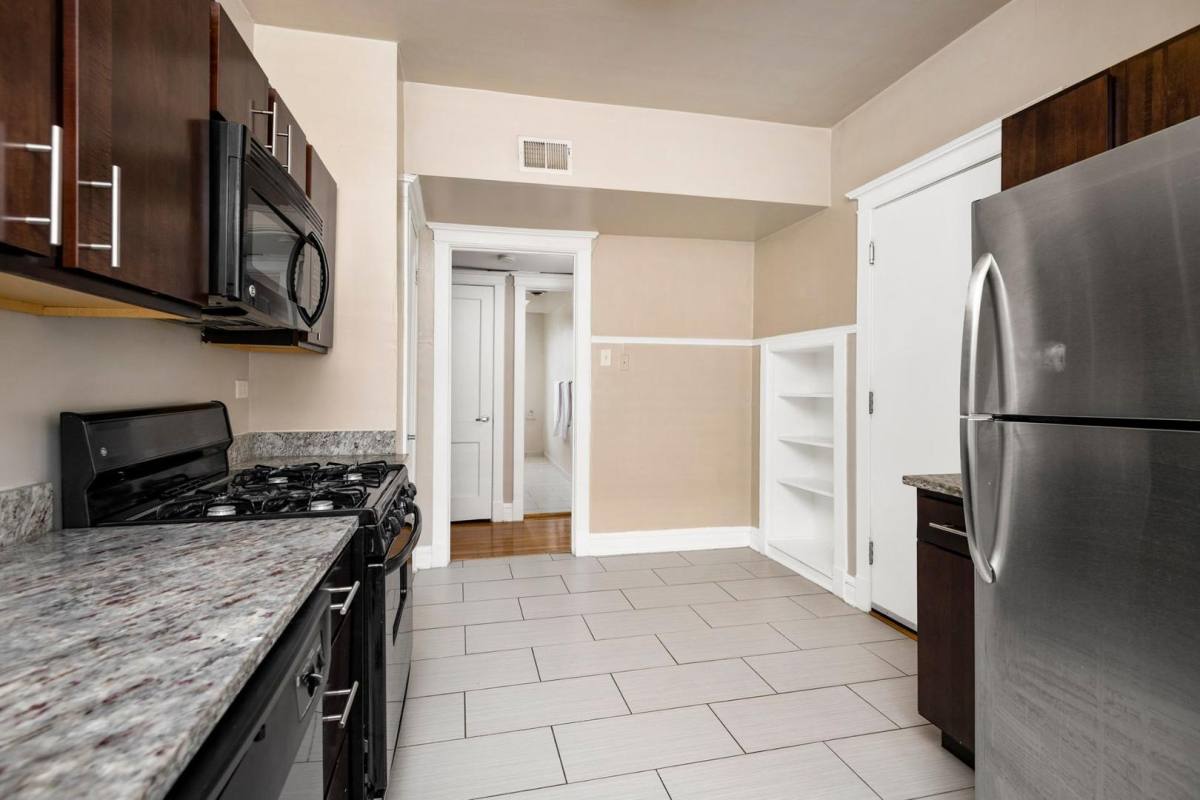 Apartment for rent at 725 W Irving Park Rd, Chicago, IL 60613