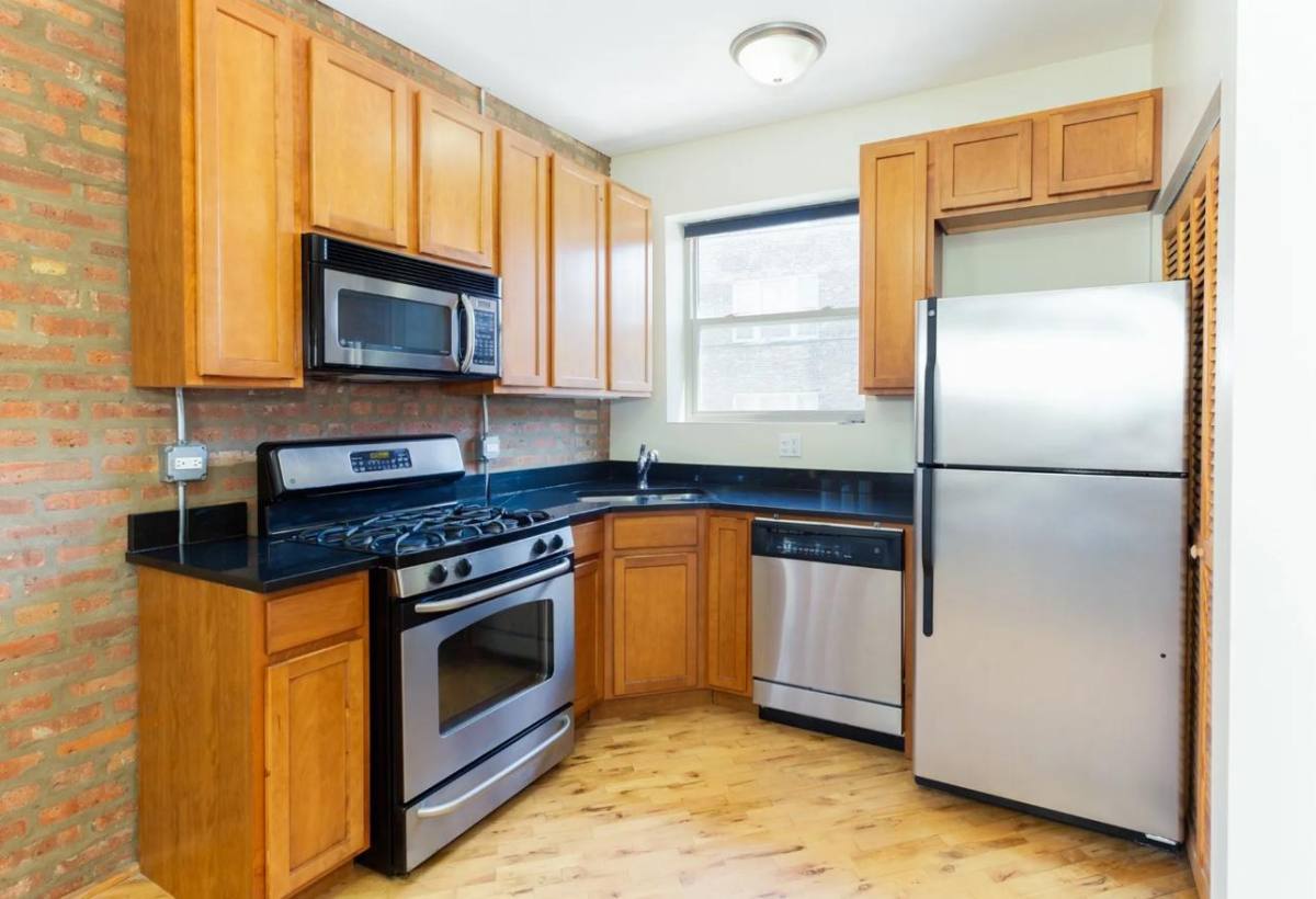 Apartment for rent at 1118 E Hyde Park Blvd, Chicago, IL 60615