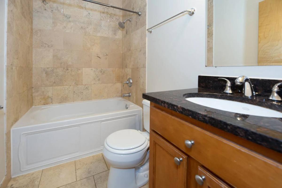 Apartment for rent at 1118 E Hyde Park Blvd, Chicago, IL 60615