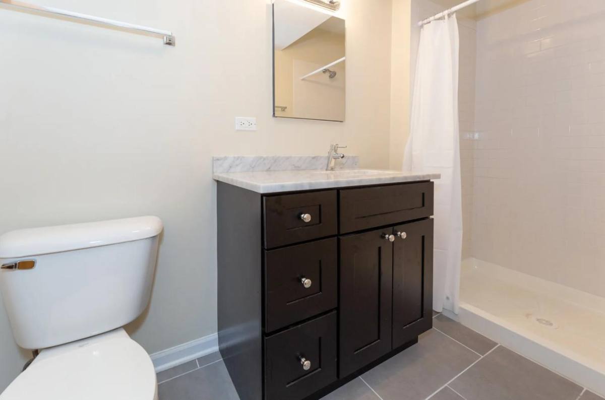 Apartment for rent at 1118 E Hyde Park Blvd, Chicago, IL 60615