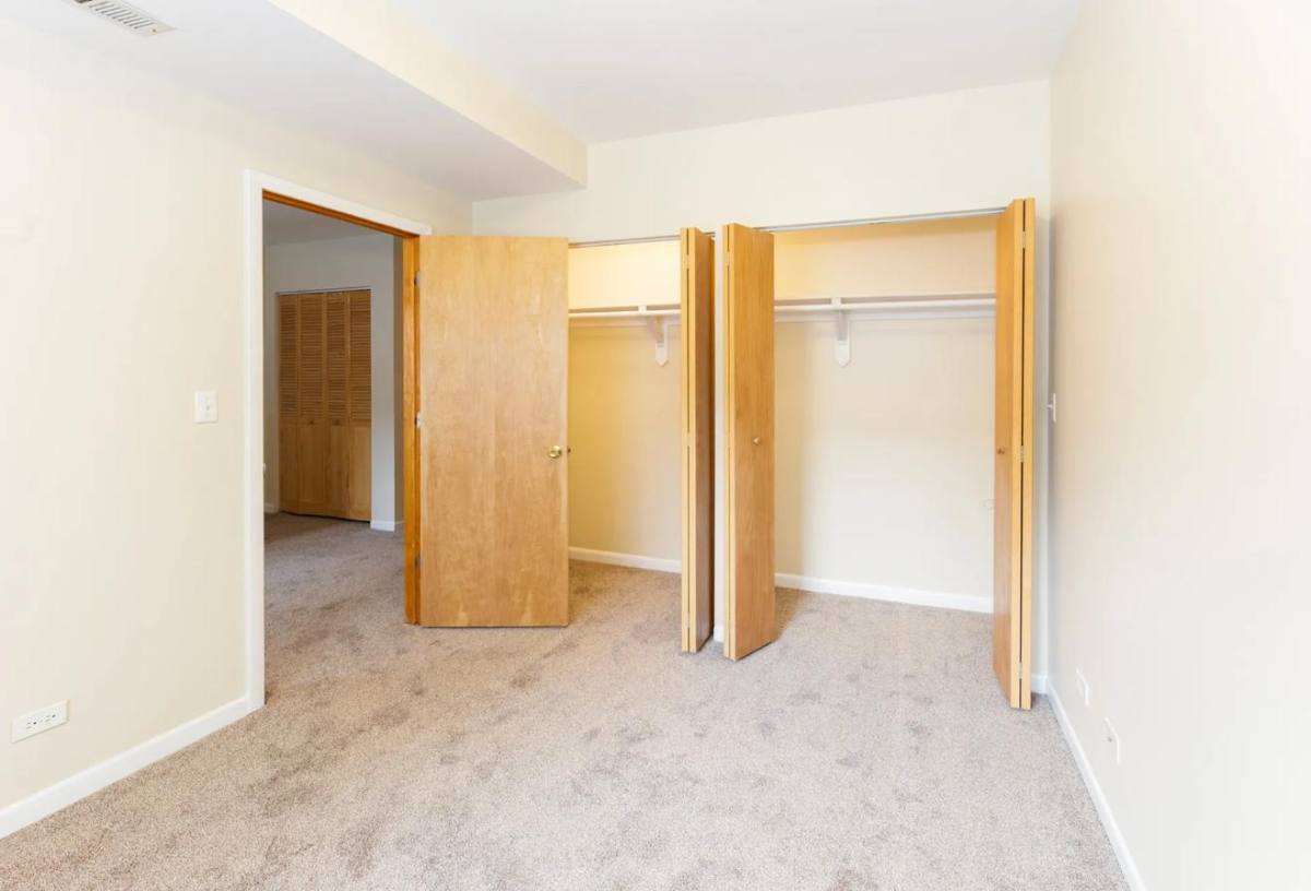 Apartment for rent at 1118 E Hyde Park Blvd, Chicago, IL 60615