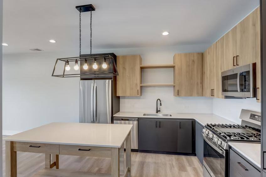 Apartment for rent at 4 N Hickory Ave, Arlington Heights, IL 60004