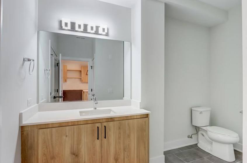 Apartment for rent at 4 N Hickory Ave, Arlington Heights, IL 60004