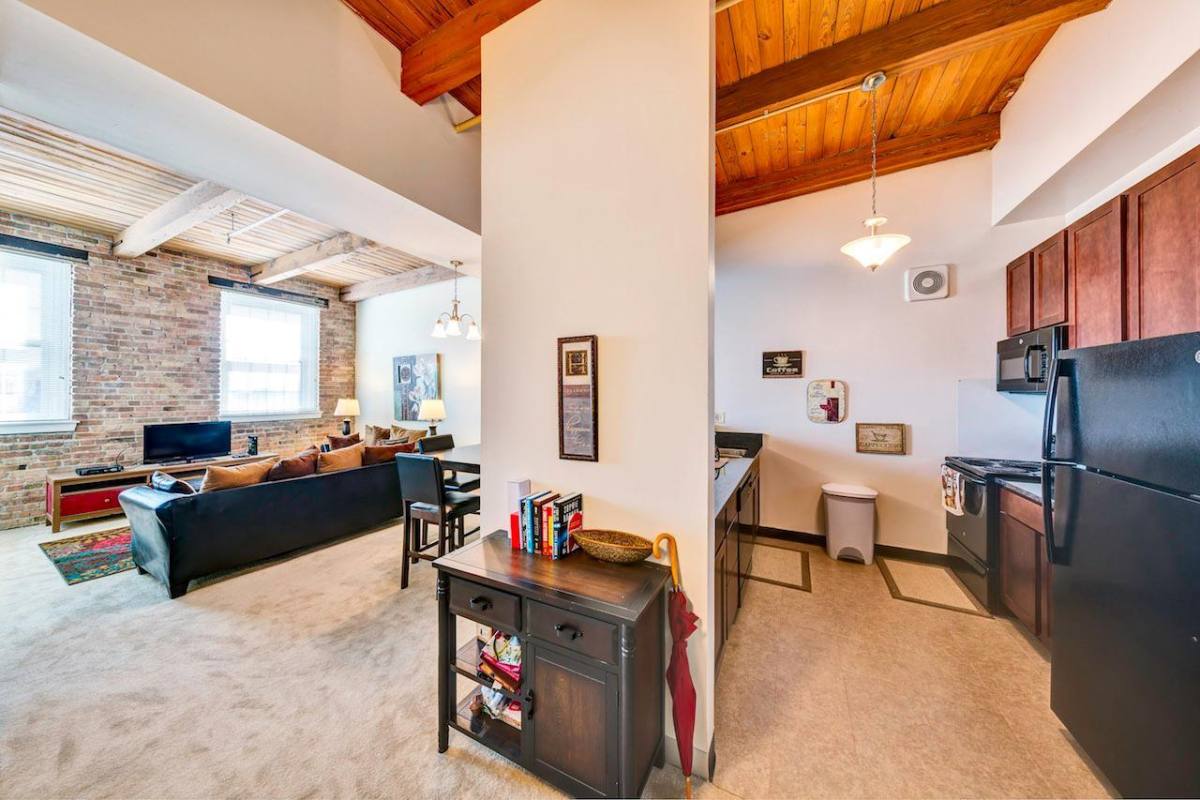 Apartment for rent at 200 E 5th Ave, Naperville, IL 60563