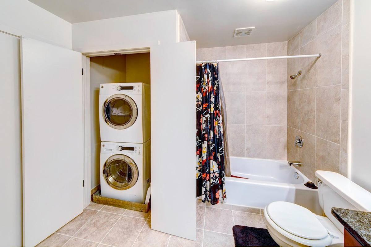 Apartment for rent at 200 E 5th Ave, Naperville, IL 60563