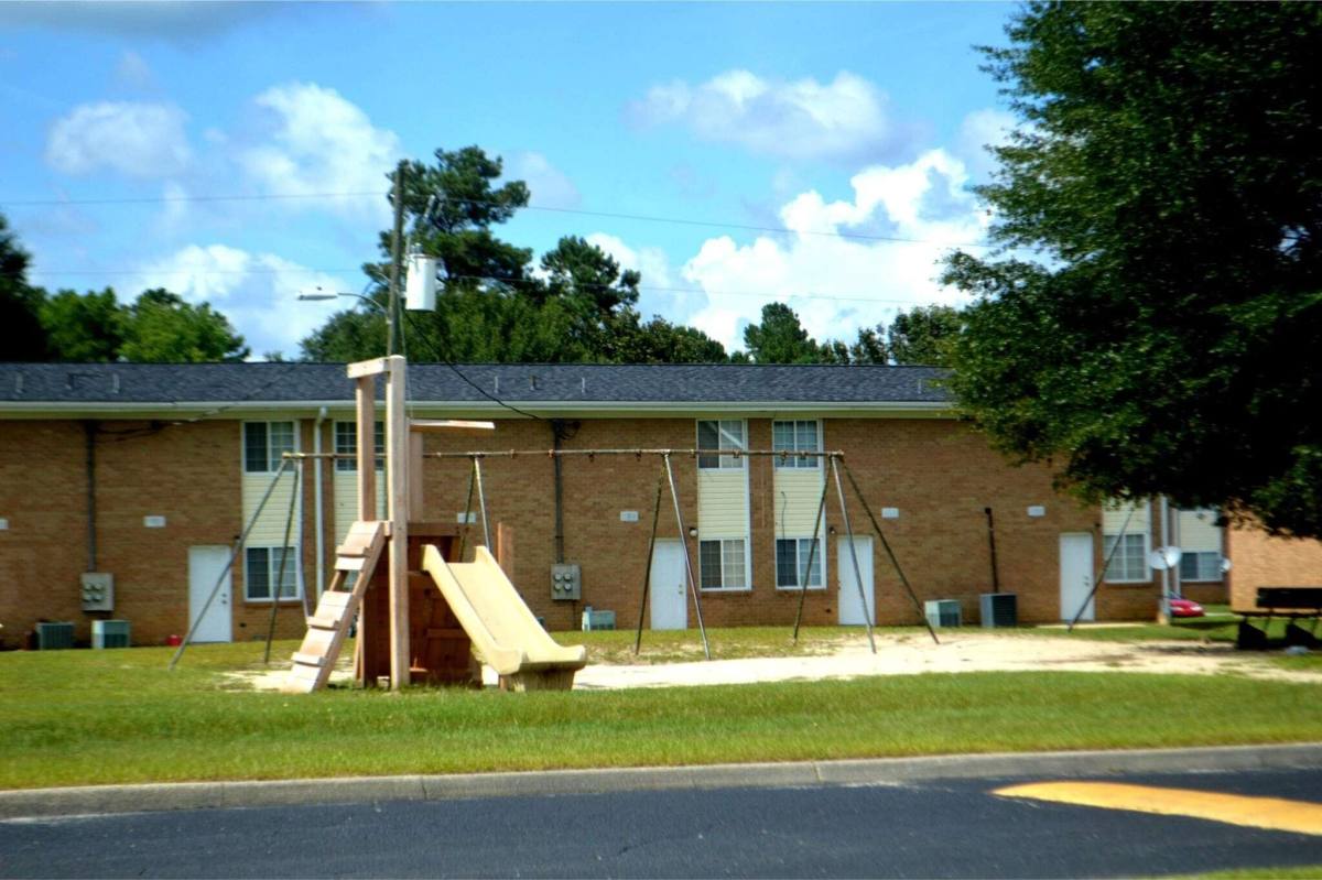Townhouse for rent at 1602 McNeil St, Dillon, SC 29536