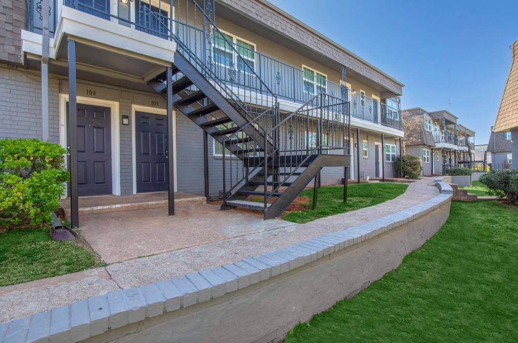 Apartment for rent at 101 N Blvd, Edmond, OK 73034